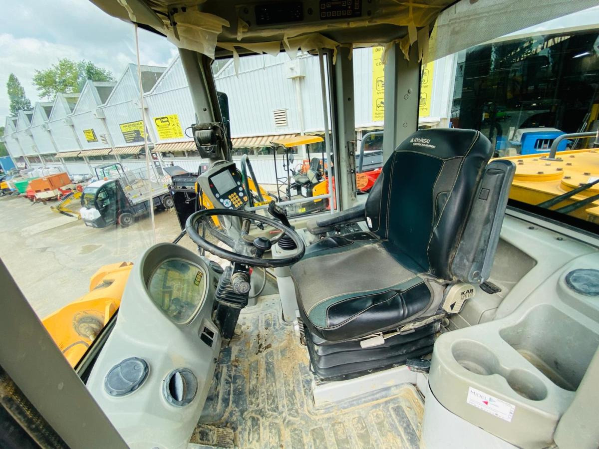 Leasing of HYUNDAI Chargeuse articulé HL770-7A 23T HYUNDAI Chargeuse articulé HL770-7A 23T: picture 15 Leasing of HYUNDAI Chargeuse articulé HL770-7A 23T HYUNDAI Chargeuse articulé HL770-7A 23T: picture 15
