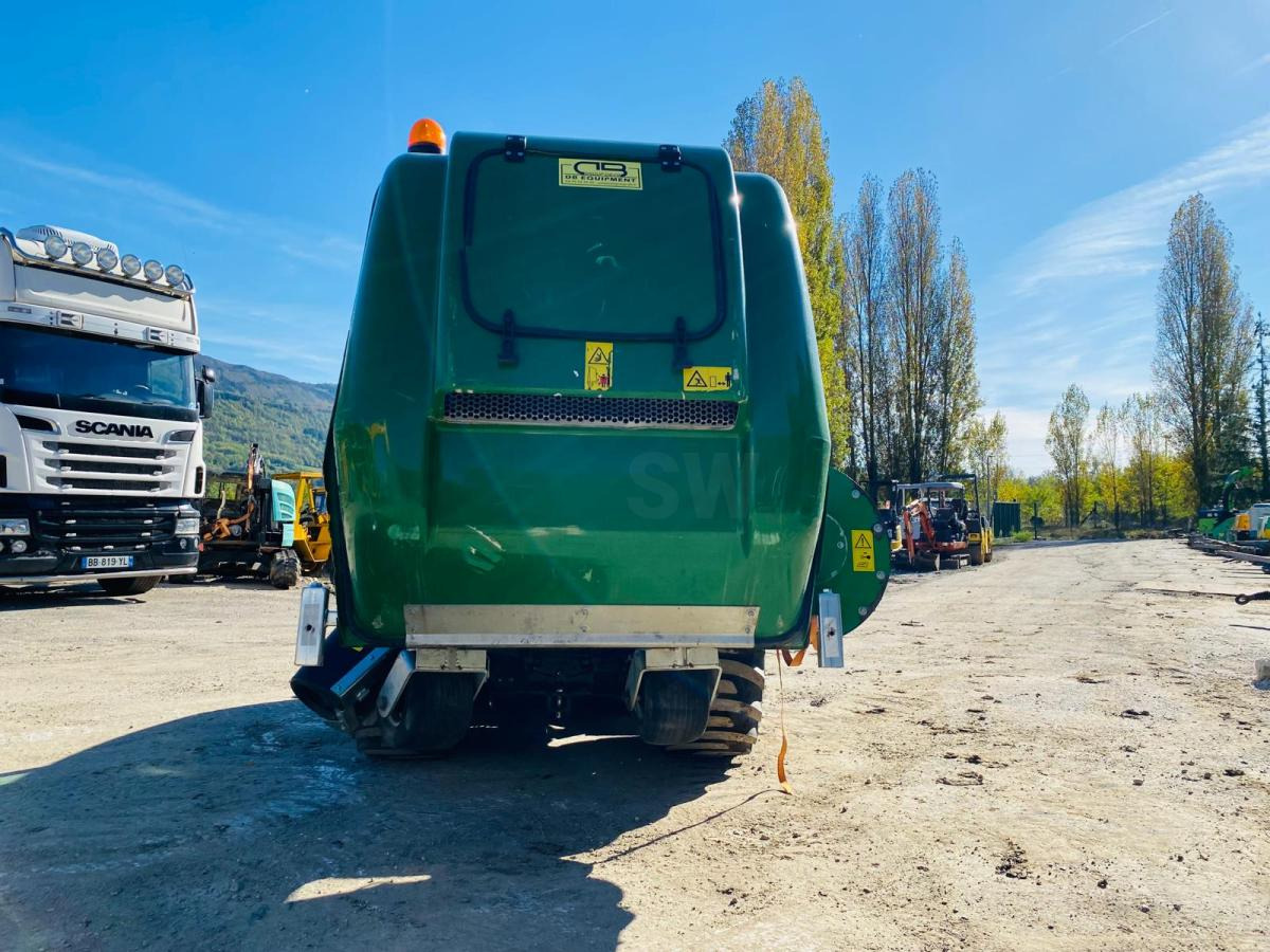 John Deere 2038R avec plateau de coupe et bas de ramassage - Compact tractor: picture 4 John Deere 2038R avec plateau de coupe et bas de ramassage - Compact tractor: picture 4