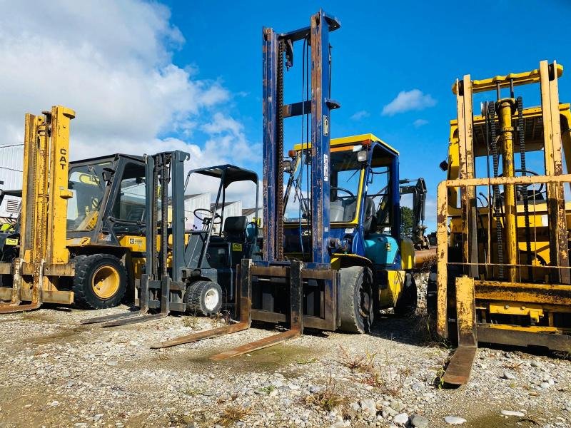KOMATSU Chariot élévateur diesel FD30T14 - Diesel forklift: picture 2 KOMATSU Chariot élévateur diesel FD30T14 - Diesel forklift: picture 2