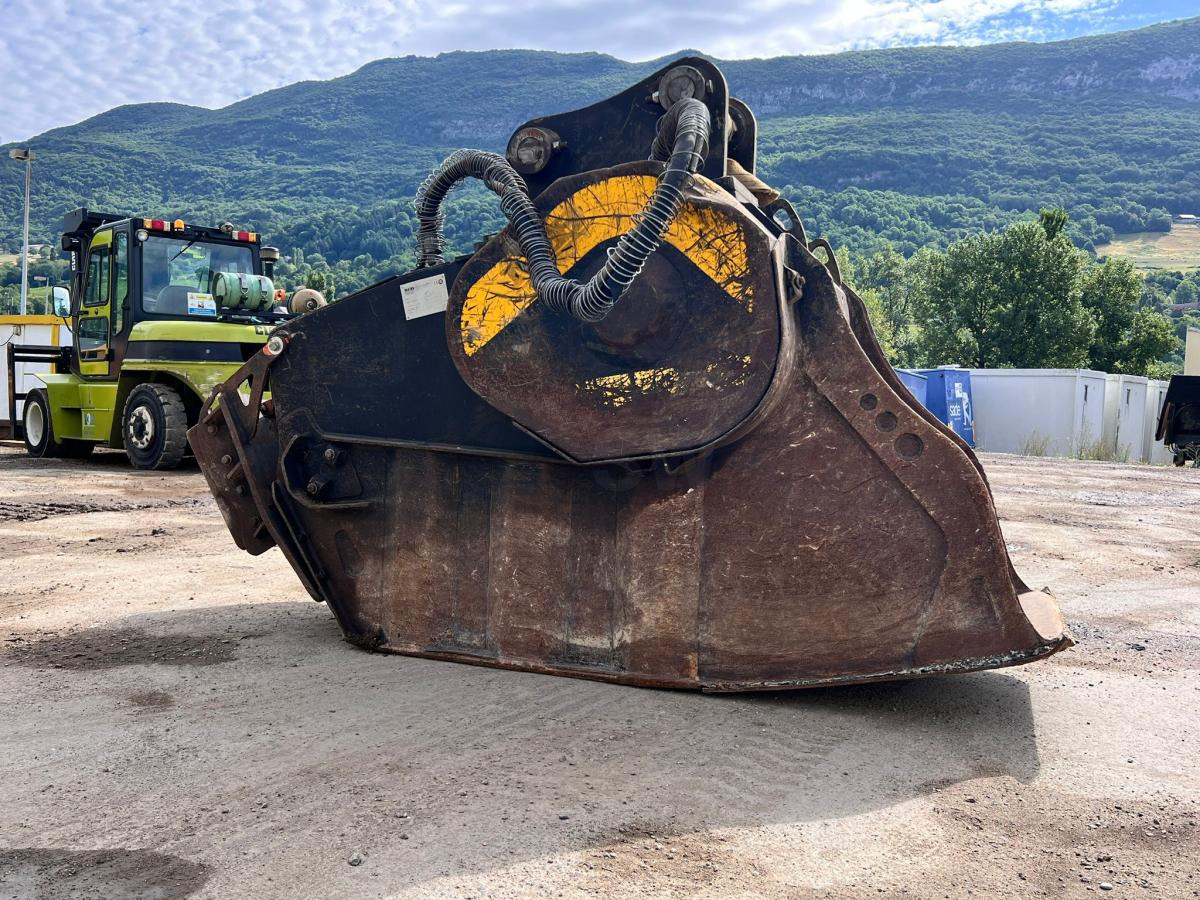 MB CRUSHER BF70.2 GODET CONCASSEUR AVEC AIMANT - Excavator bucket for Construction machinery: picture 4 MB CRUSHER BF70.2 GODET CONCASSEUR AVEC AIMANT - Excavator bucket for Construction machinery: picture 4