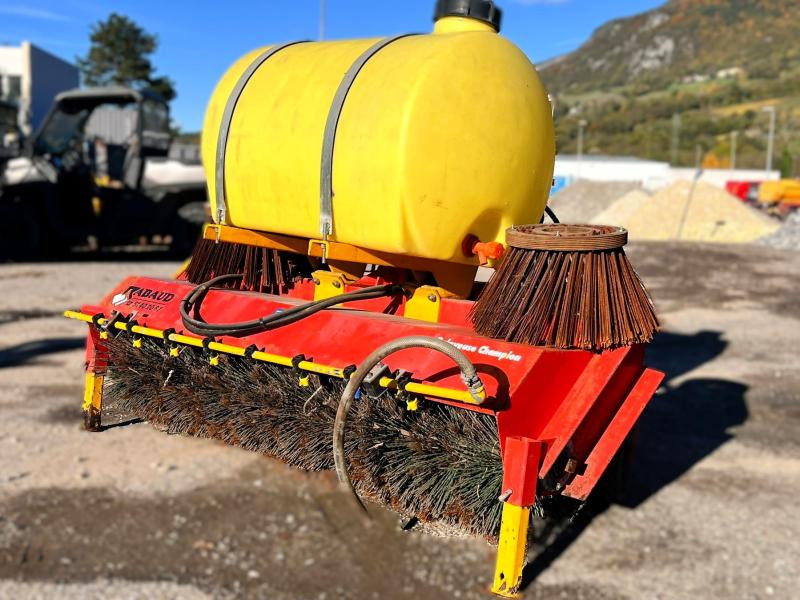 RABAUD CHAMPION BALAYEUSE ALIGNEUSE AVEC BALAIS LATERAL - Broom: picture 1 RABAUD CHAMPION BALAYEUSE ALIGNEUSE AVEC BALAIS LATERAL - Broom: picture 1