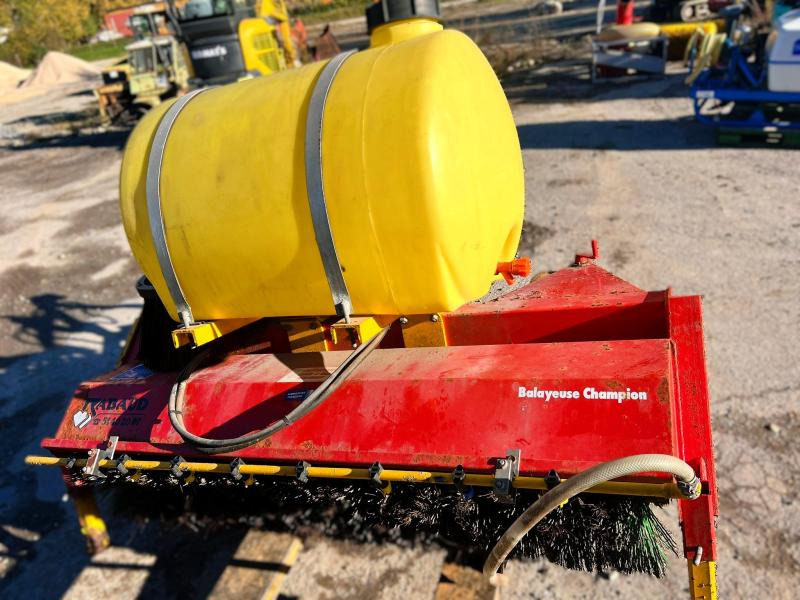 RABAUD CHAMPION BALAYEUSE ALIGNEUSE AVEC BALAIS LATERAL - Broom: picture 4 RABAUD CHAMPION BALAYEUSE ALIGNEUSE AVEC BALAIS LATERAL - Broom: picture 4