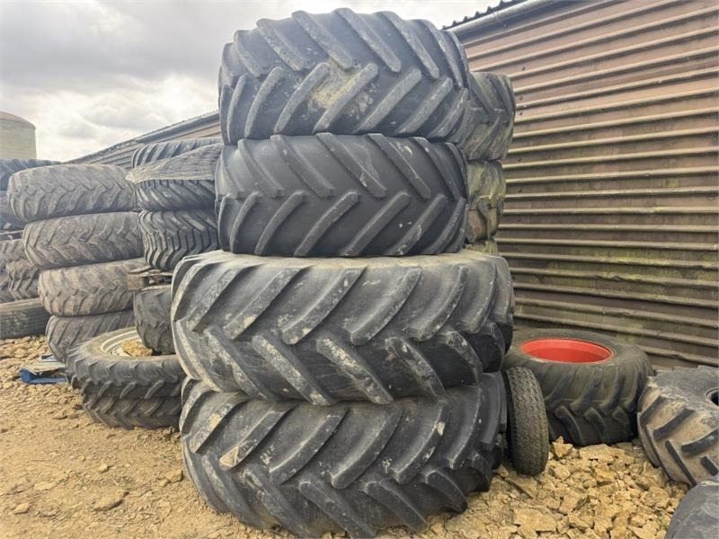 John Deere 8000 R Series 600 and 710 Wheels and Tyre's - Agricultural machinery: picture 1 John Deere 8000 R Series 600 and 710 Wheels and Tyre's - Agricultural machinery: picture 1