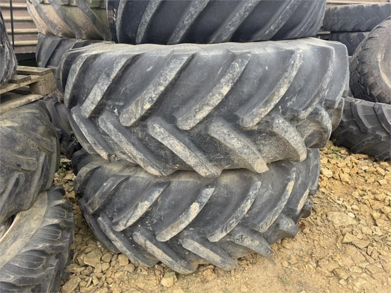 John Deere 8000 R Series 600 and 710 Wheels and Tyre's - Agricultural machinery: picture 2 John Deere 8000 R Series 600 and 710 Wheels and Tyre's - Agricultural machinery: picture 2