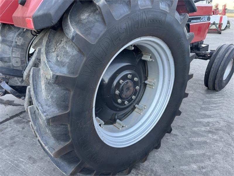 Farm tractor Case International 1056XL 2WD: picture 8