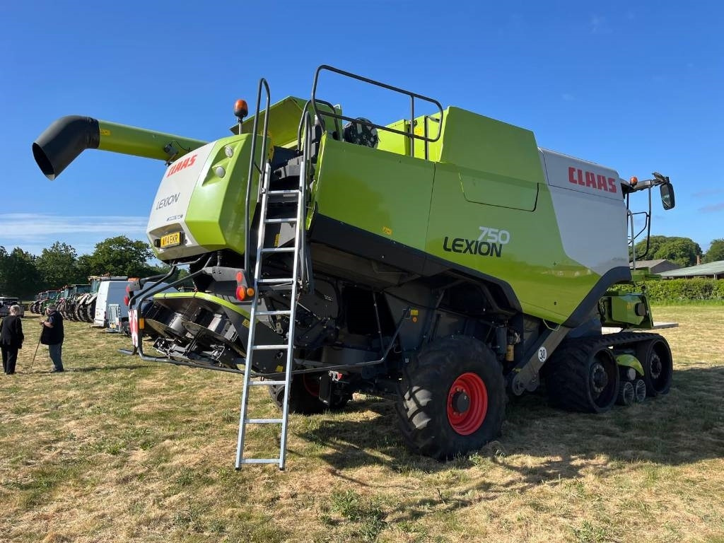 Claas 750TT c/w V900 Header - Combine harvester: picture 4 Claas 750TT c/w V900 Header - Combine harvester: picture 4