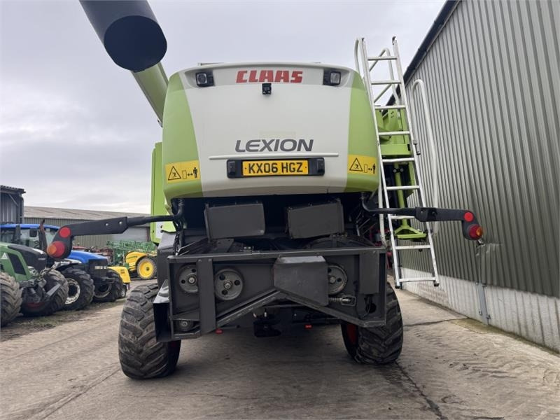 Claas Lexion 580TT c/w 30ft Vario Header - Harvester attachment: picture 5 Claas Lexion 580TT c/w 30ft Vario Header - Harvester attachment: picture 5