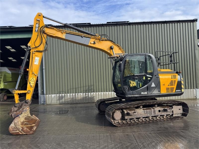 JCB JS 131 LC+ Excavator - Articulated dump truck: picture 3 JCB JS 131 LC+ Excavator - Articulated dump truck: picture 3