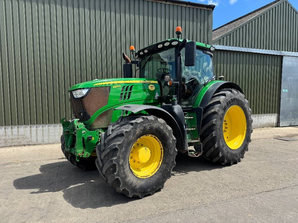 John Deere 6215 R AutoPower - Farm tractor: picture 1 John Deere 6215 R AutoPower - Farm tractor: picture 1