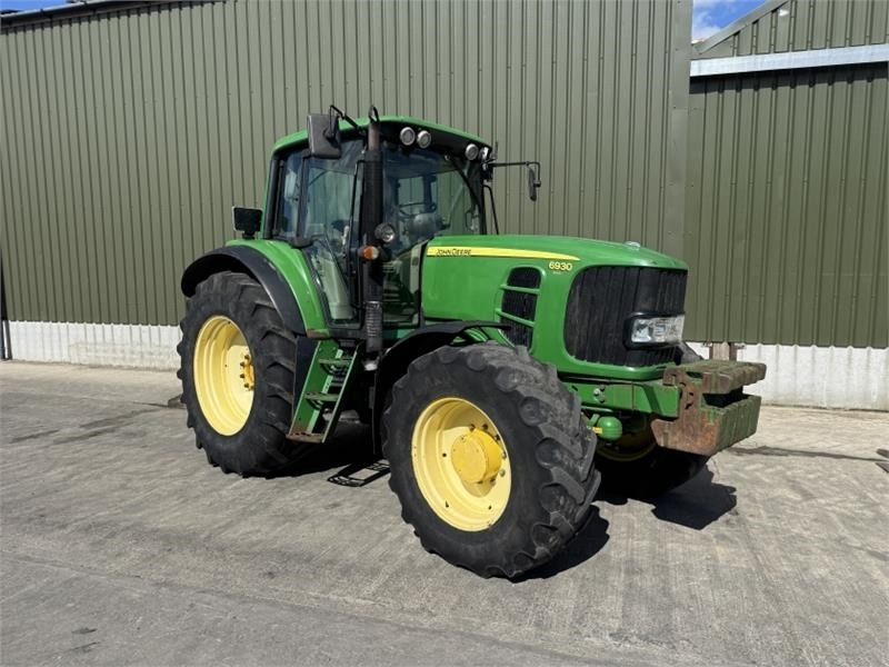 John Deere 6930 Premium  - Farm tractor: picture 3 John Deere 6930 Premium  - Farm tractor: picture 3