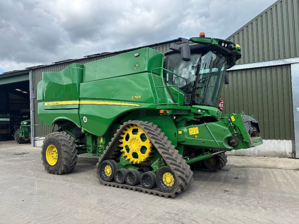 John Deere S785 4WD c/w 735D Header - Combine harvester: picture 3 John Deere S785 4WD c/w 735D Header - Combine harvester: picture 3