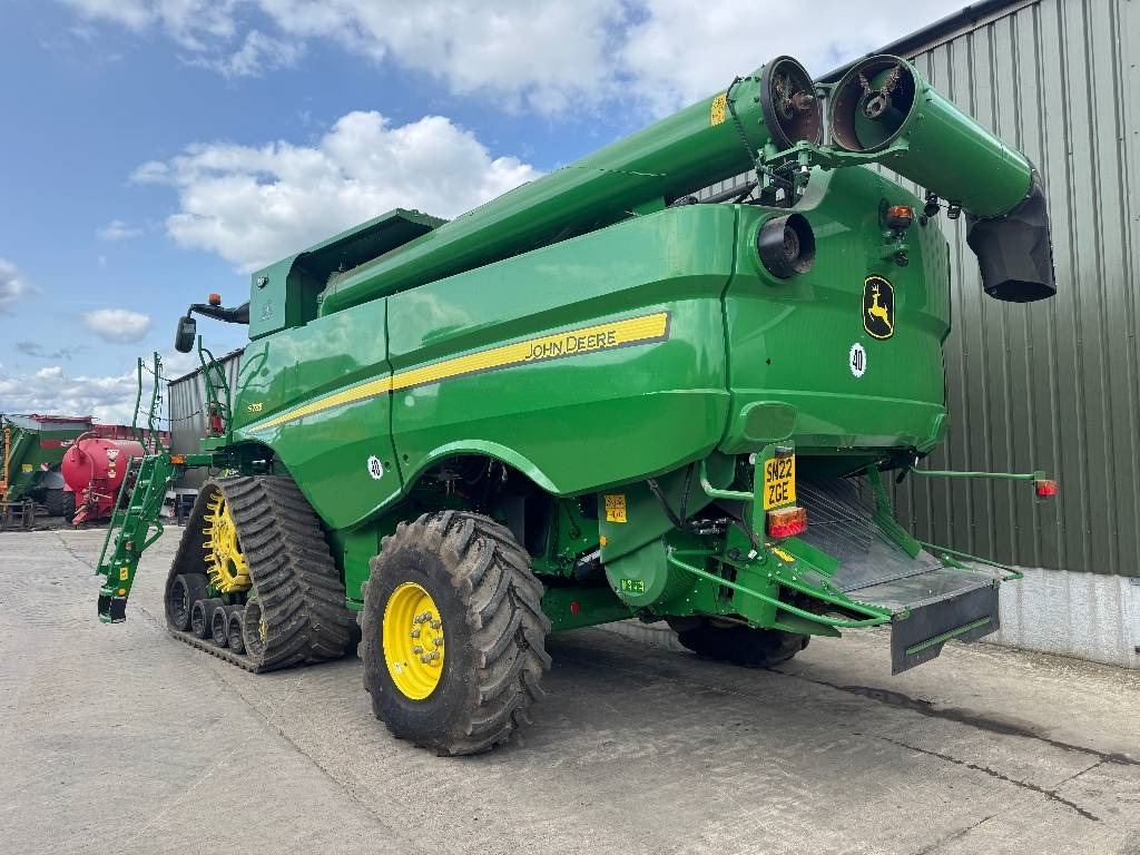 John Deere S785 4WD c/w 735D Header - Combine harvester: picture 2 John Deere S785 4WD c/w 735D Header - Combine harvester: picture 2