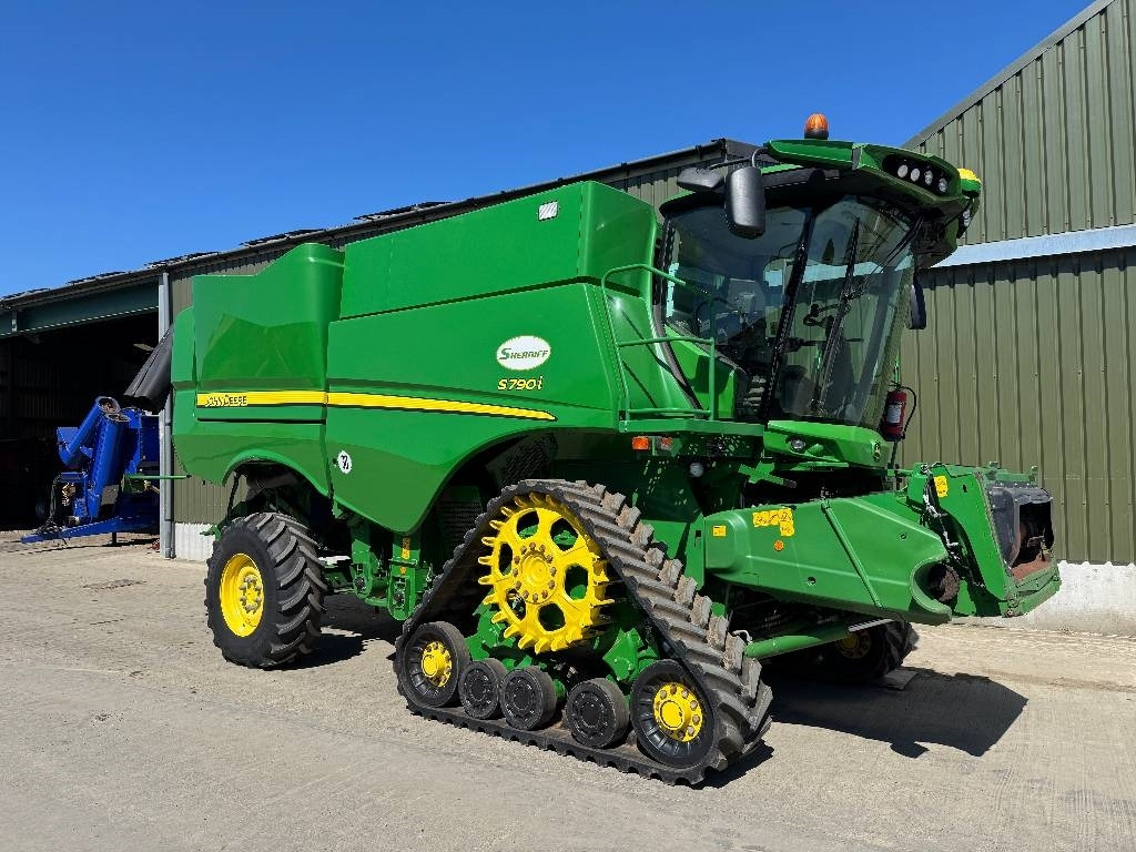 John Deere S790i c/w 735D Hydra Float - Combine harvester: picture 3 John Deere S790i c/w 735D Hydra Float - Combine harvester: picture 3