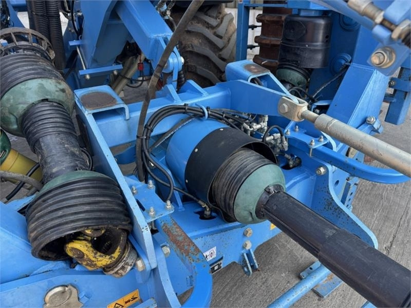 Leasing of Lemken Zirkon 12 / Solitair 25 6m Combination Drill  Lemken Zirkon 12 / Solitair 25 6m Combination Drill: picture 13