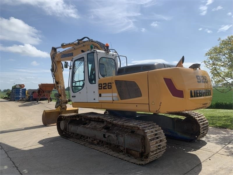 Liebherr 926 Excavator - Articulated dump truck: picture 2 Liebherr 926 Excavator - Articulated dump truck: picture 2
