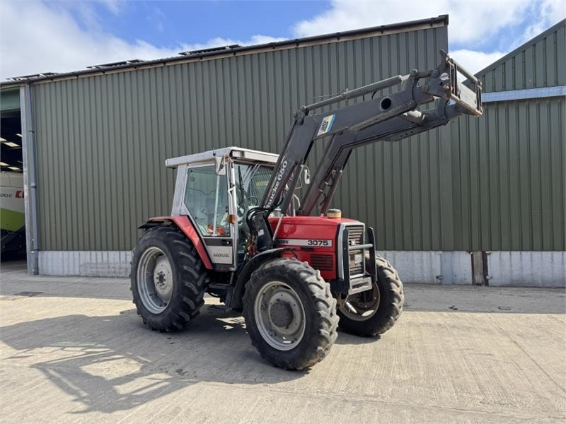 Massey Ferguson 3075 Dynashift *Low Hours* - Farm tractor: picture 3 Massey Ferguson 3075 Dynashift *Low Hours* - Farm tractor: picture 3