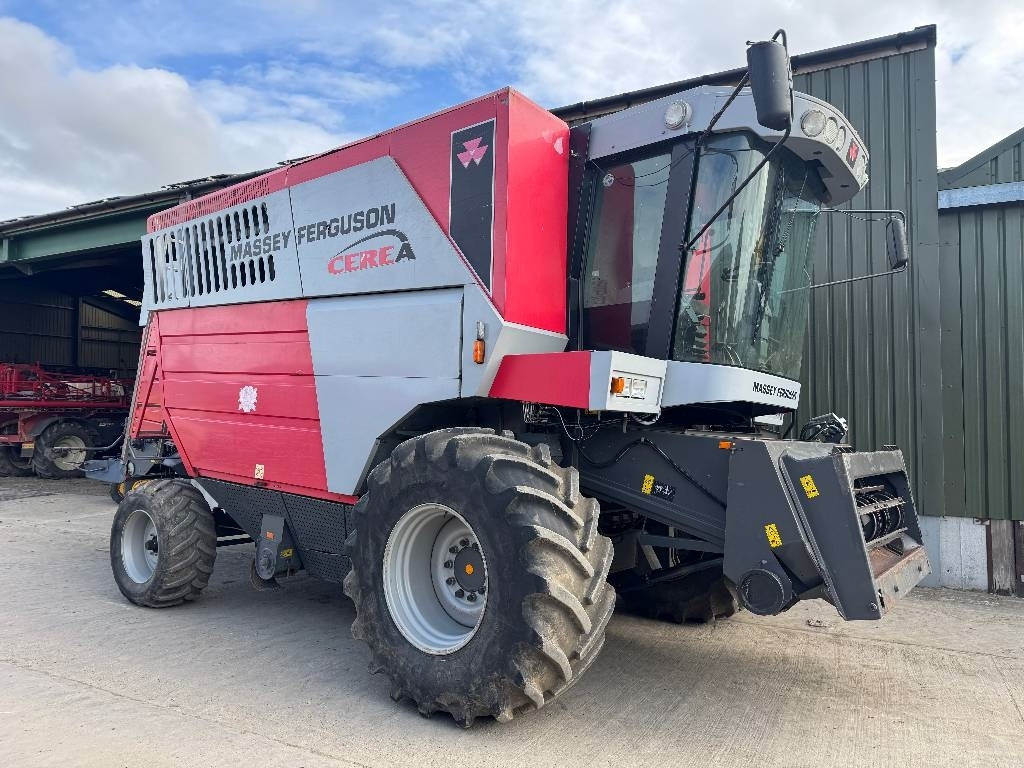 Massey Ferguson Cerea 7274 Rotary Seperator c/w 22ft Header - Combine harvester: picture 4 Massey Ferguson Cerea 7274 Rotary Seperator c/w 22ft Header - Combine harvester: picture 4