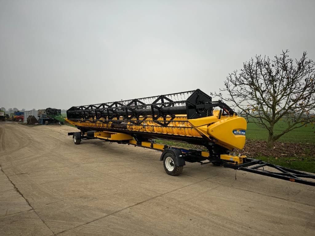 New Holland 41 FT Vari-Feed Header - Harvester attachment: picture 1 New Holland 41 FT Vari-Feed Header - Harvester attachment: picture 1