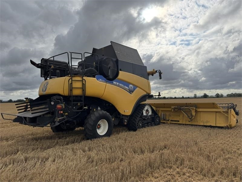 New Holland CR9090 Rotary Combine **Video Below** - Harvester attachment: picture 5 New Holland CR9090 Rotary Combine **Video Below** - Harvester attachment: picture 5
