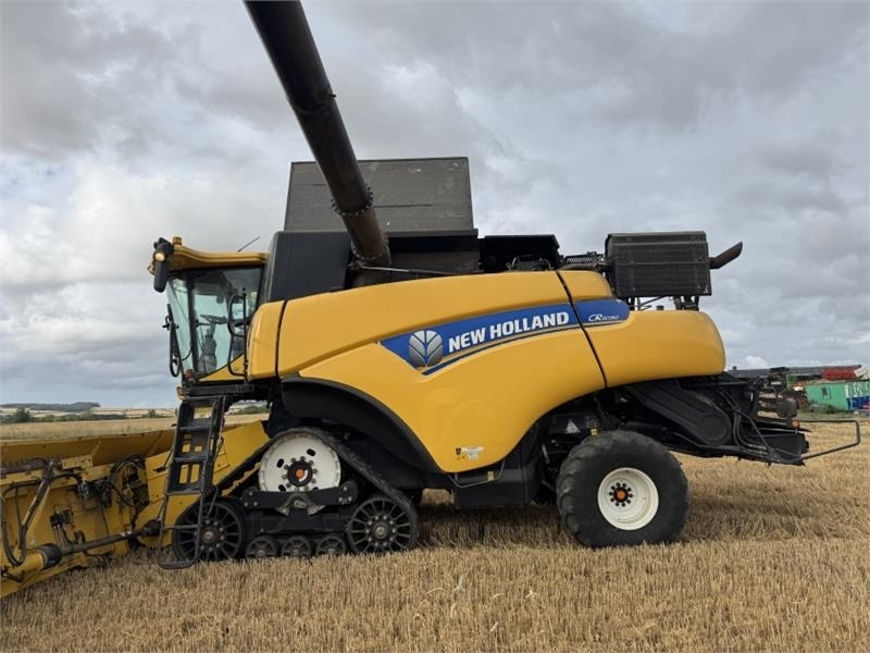 New Holland CR9090 Rotary Combine **Video Below** - Harvester attachment: picture 2 New Holland CR9090 Rotary Combine **Video Below** - Harvester attachment: picture 2