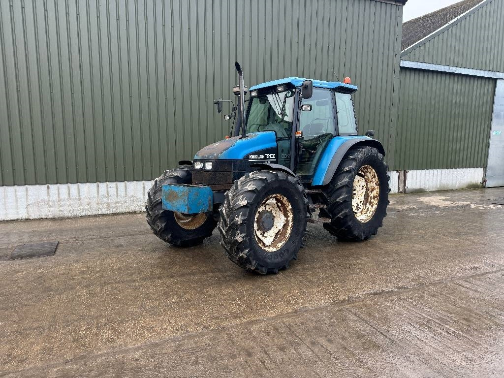 New Holland TS 100 - Farm tractor: picture 1 New Holland TS 100 - Farm tractor: picture 1