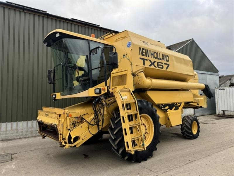 New Holland TX67 c/w 20ft Header - Harvester attachment: picture 3 New Holland TX67 c/w 20ft Header - Harvester attachment: picture 3