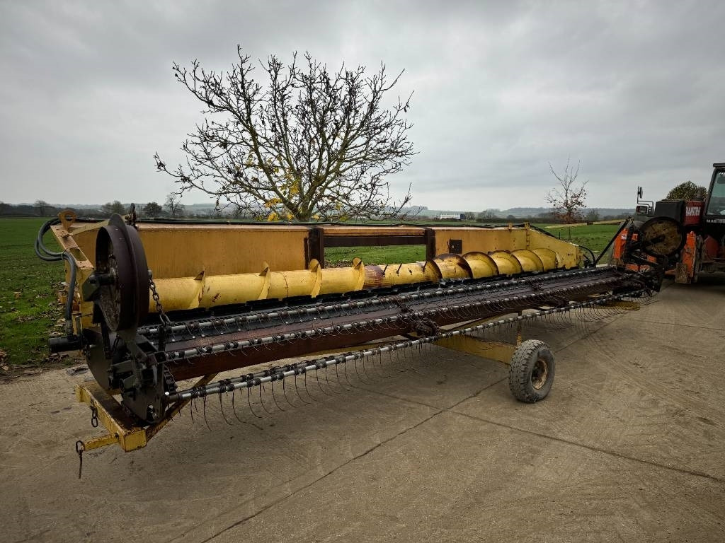 Sund 20Ft Pea Header - Harvester attachment: picture 2 Sund 20Ft Pea Header - Harvester attachment: picture 2