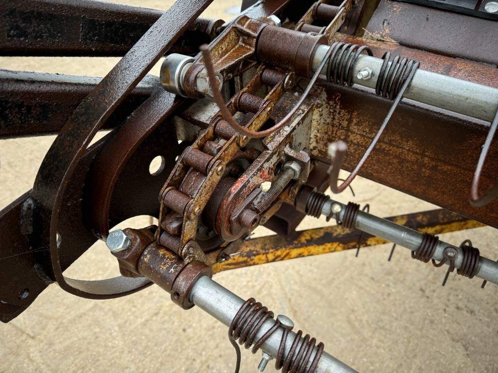 Sund 20Ft Pea Header - Harvester attachment: picture 3 Sund 20Ft Pea Header - Harvester attachment: picture 3