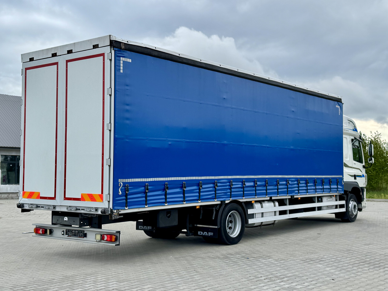 DAF CF 320 / FIRANKA / 24 EUROPALETY / SYPIALKA / AUTOMAT / KLIMA POSTOJOWA / 2017 ROK - Curtain side truck: picture 3 DAF CF 320 / FIRANKA / 24 EUROPALETY / SYPIALKA / AUTOMAT / KLIMA POSTOJOWA / 2017 ROK - Curtain side truck: picture 3