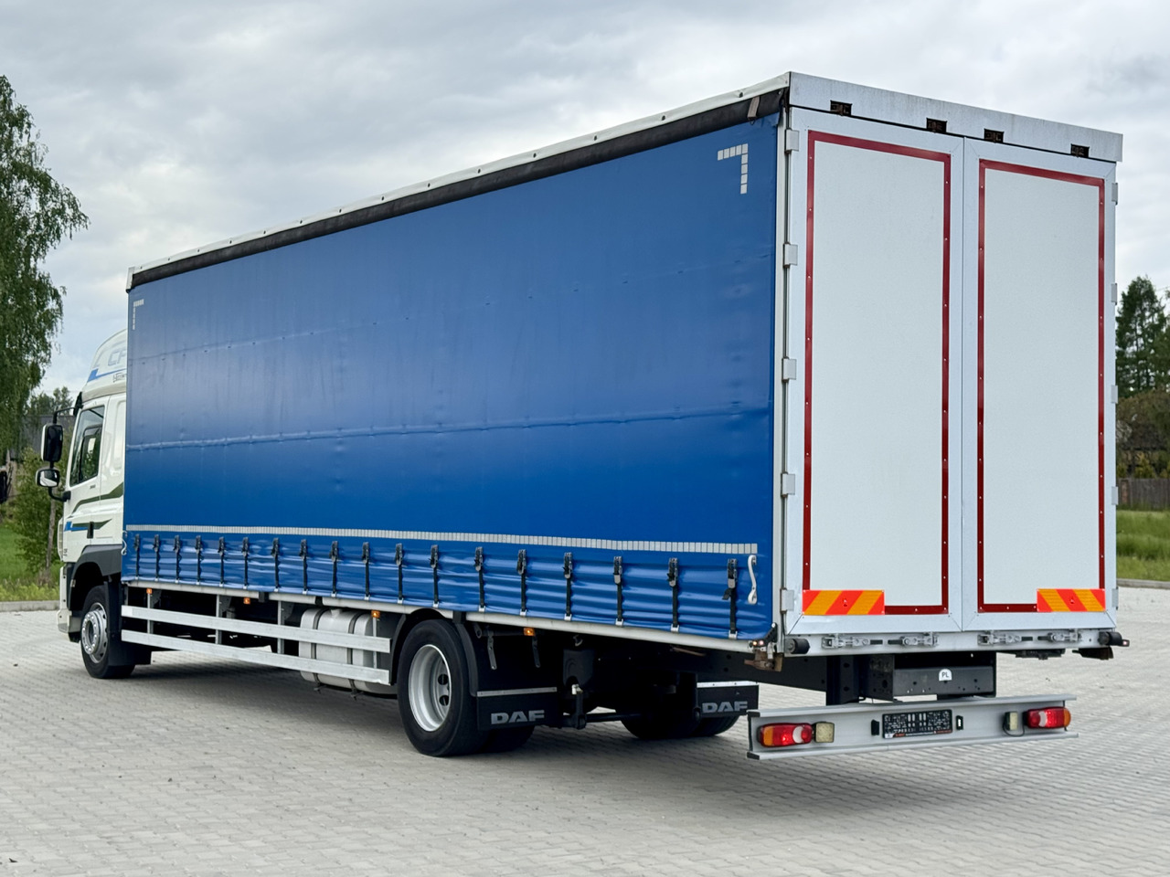 DAF CF 320 / FIRANKA / 24 EUROPALETY / SYPIALKA / AUTOMAT / KLIMA POSTOJOWA / 2017 ROK - Curtain side truck: picture 4 DAF CF 320 / FIRANKA / 24 EUROPALETY / SYPIALKA / AUTOMAT / KLIMA POSTOJOWA / 2017 ROK - Curtain side truck: picture 4