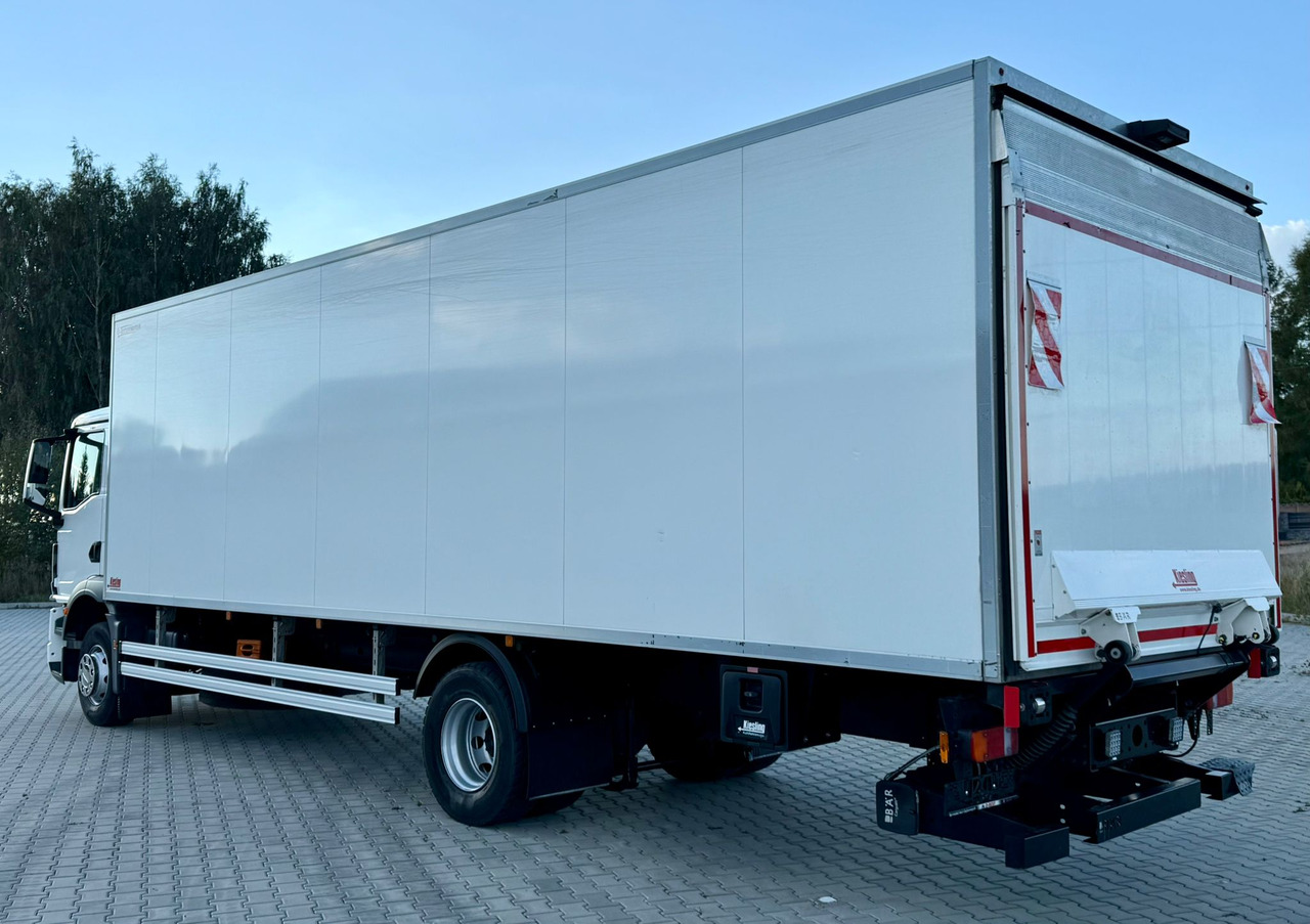 MAN TGM 15.290 / CHŁODNIA / WINDA / 8.3 M DŁUGOŚCI / 20 EUROPALET / THERMO KING / +30/-30 / AUTOMAT / 2021 ROK / SERWISOWANY - Refrigerated truck: picture 4 MAN TGM 15.290 / CHŁODNIA / WINDA / 8.3 M DŁUGOŚCI / 20 EUROPALET / THERMO KING / +30/-30 / AUTOMAT / 2021 ROK / SERWISOWANY - Refrigerated truck: picture 4