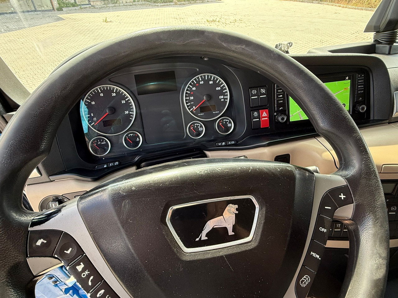 Box truck MAN TGX 26.420 / KONTENER / WINDA / 8.5 M DŁUGOŚCI / 21 EUROPALET / 6x2 / 3 OŚ PODNOSZONA I SKRĘTNA / ŁADOWNOŚĆ 14 415 KG / 2018 ROK / Z NIEMIEC: picture 25 Box truck MAN TGX 26.420 / KONTENER / WINDA / 8.5 M DŁUGOŚCI / 21 EUROPALET / 6x2 / 3 OŚ PODNOSZONA I SKRĘTNA / ŁADOWNOŚĆ 14 415 KG / 2018 ROK / Z NIEMIEC: picture 25