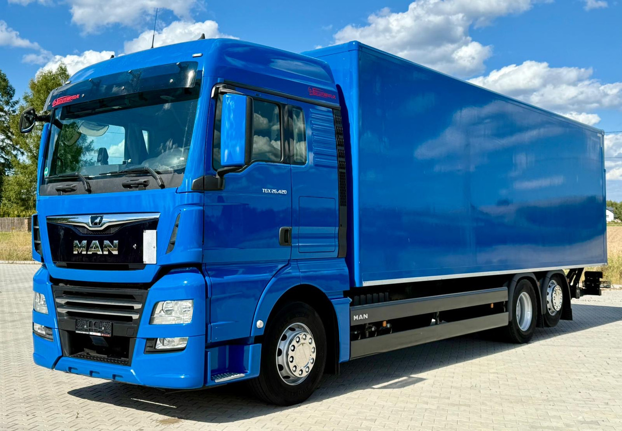 MAN TGX 26.420 / KONTENER / WINDA / 8.5 M DŁUGOŚCI / 21 EUROPALET / 6x2 / 3 OŚ PODNOSZONA I SKRĘTNA / ŁADOWNOŚĆ 14 415 KG / 2018 ROK / Z NIEMIEC - Box truck: picture 2 MAN TGX 26.420 / KONTENER / WINDA / 8.5 M DŁUGOŚCI / 21 EUROPALET / 6x2 / 3 OŚ PODNOSZONA I SKRĘTNA / ŁADOWNOŚĆ 14 415 KG / 2018 ROK / Z NIEMIEC - Box truck: picture 2
