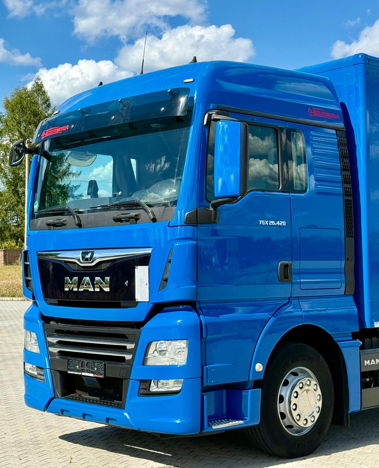Box truck MAN TGX 26.420 / KONTENER / WINDA / 8.5 M DŁUGOŚCI / 21 EUROPALET / 6x2 / 3 OŚ PODNOSZONA I SKRĘTNA / ŁADOWNOŚĆ 14 415 KG / 2018 ROK / Z NIEMIEC: picture 8 Box truck MAN TGX 26.420 / KONTENER / WINDA / 8.5 M DŁUGOŚCI / 21 EUROPALET / 6x2 / 3 OŚ PODNOSZONA I SKRĘTNA / ŁADOWNOŚĆ 14 415 KG / 2018 ROK / Z NIEMIEC: picture 8