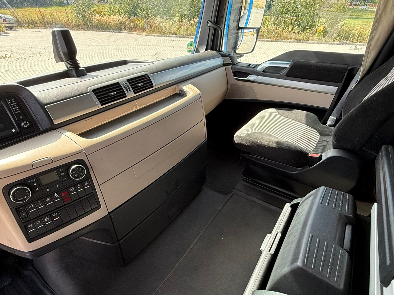 Box truck MAN TGX 26.420 / KONTENER / WINDA / 8.5 M DŁUGOŚCI / 21 EUROPALET / 6x2 / 3 OŚ PODNOSZONA I SKRĘTNA / ŁADOWNOŚĆ 14 415 KG / 2018 ROK / Z NIEMIEC: picture 21 Box truck MAN TGX 26.420 / KONTENER / WINDA / 8.5 M DŁUGOŚCI / 21 EUROPALET / 6x2 / 3 OŚ PODNOSZONA I SKRĘTNA / ŁADOWNOŚĆ 14 415 KG / 2018 ROK / Z NIEMIEC: picture 21