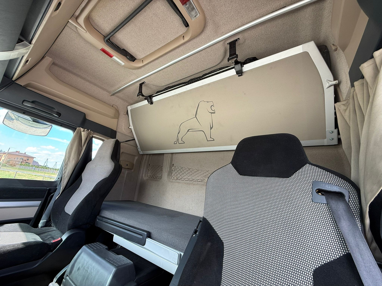 Box truck MAN TGX 26.420 / KONTENER / WINDA / 8.5 M DŁUGOŚCI / 21 EUROPALET / 6x2 / 3 OŚ PODNOSZONA I SKRĘTNA / ŁADOWNOŚĆ 14 415 KG / 2018 ROK / Z NIEMIEC: picture 20 Box truck MAN TGX 26.420 / KONTENER / WINDA / 8.5 M DŁUGOŚCI / 21 EUROPALET / 6x2 / 3 OŚ PODNOSZONA I SKRĘTNA / ŁADOWNOŚĆ 14 415 KG / 2018 ROK / Z NIEMIEC: picture 20