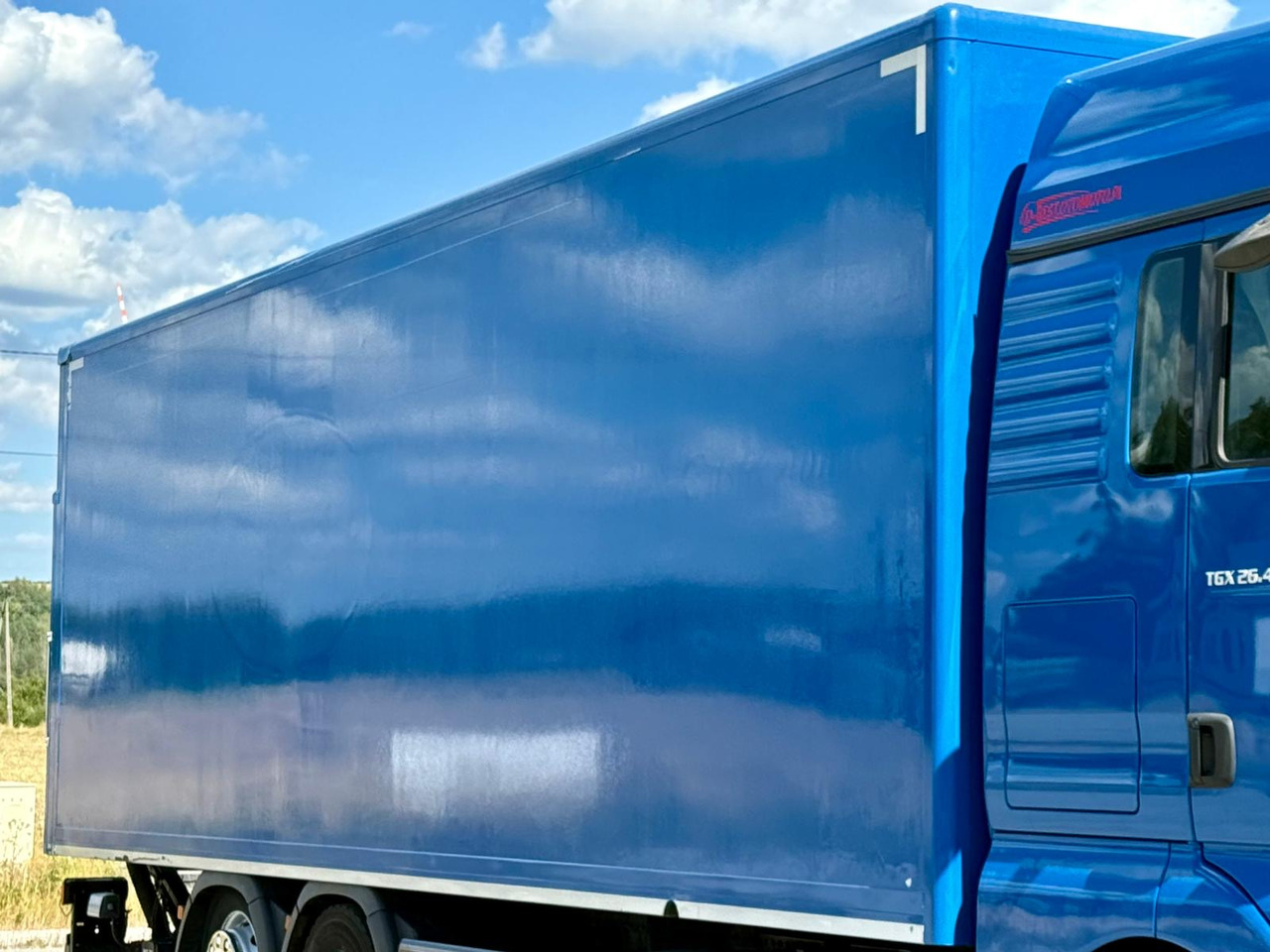 Box truck MAN TGX 26.420 / KONTENER / WINDA / 8.5 M DŁUGOŚCI / 21 EUROPALET / 6x2 / 3 OŚ PODNOSZONA I SKRĘTNA / ŁADOWNOŚĆ 14 415 KG / 2018 ROK / Z NIEMIEC: picture 15 Box truck MAN TGX 26.420 / KONTENER / WINDA / 8.5 M DŁUGOŚCI / 21 EUROPALET / 6x2 / 3 OŚ PODNOSZONA I SKRĘTNA / ŁADOWNOŚĆ 14 415 KG / 2018 ROK / Z NIEMIEC: picture 15