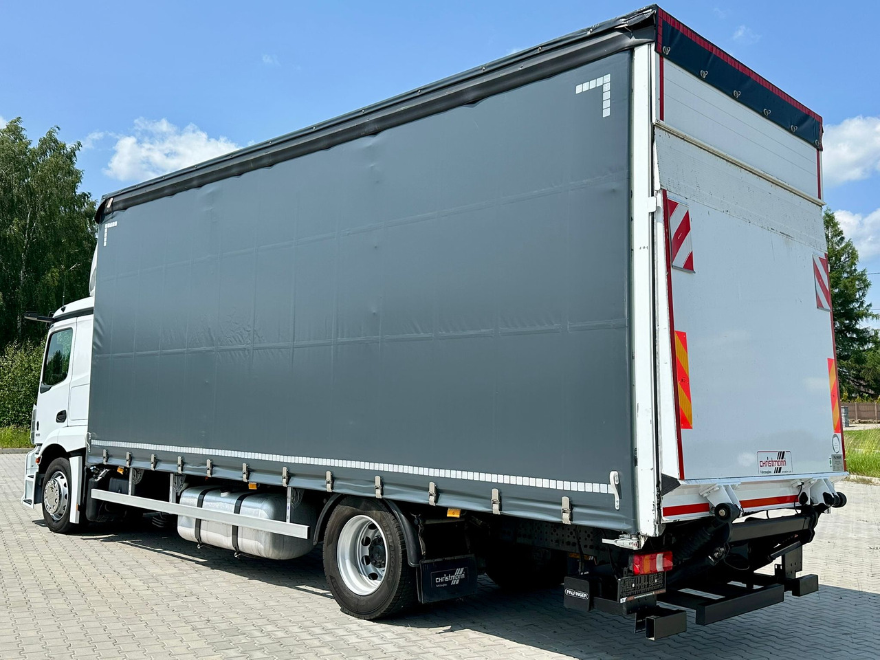 MERCEDES-BENZ ACTROS 1833 / FIRANKA / WINDA / 18 PALET / AUTOMAT / 310 TYS KM / DUŻY SILNIK / 2020 ROK / SYPIALKA - Curtain side truck: picture 4 MERCEDES-BENZ ACTROS 1833 / FIRANKA / WINDA / 18 PALET / AUTOMAT / 310 TYS KM / DUŻY SILNIK / 2020 ROK / SYPIALKA - Curtain side truck: picture 4