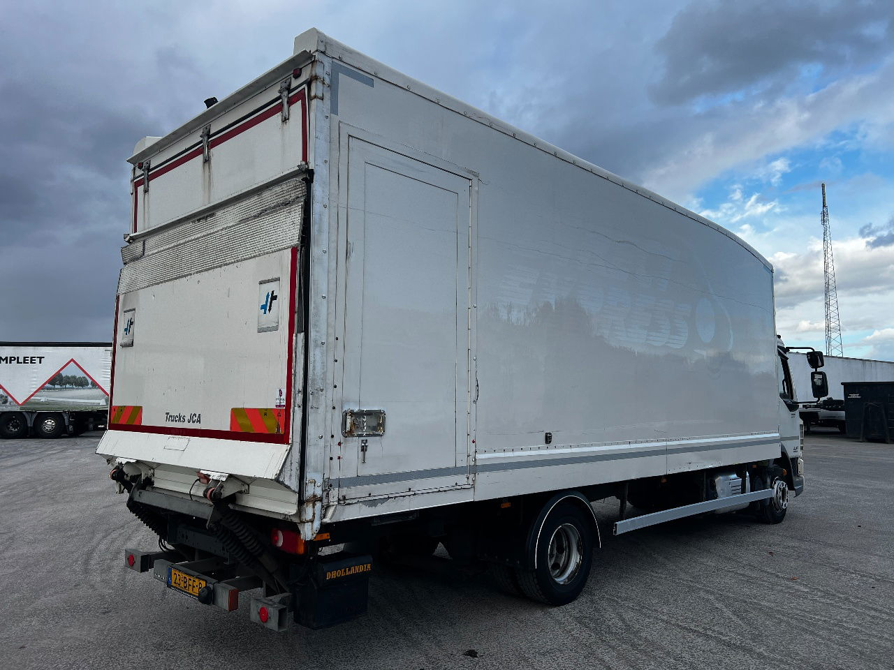 DAF LF 210 Euro 6, 12Ton - Box truck: picture 3 DAF LF 210 Euro 6, 12Ton - Box truck: picture 3