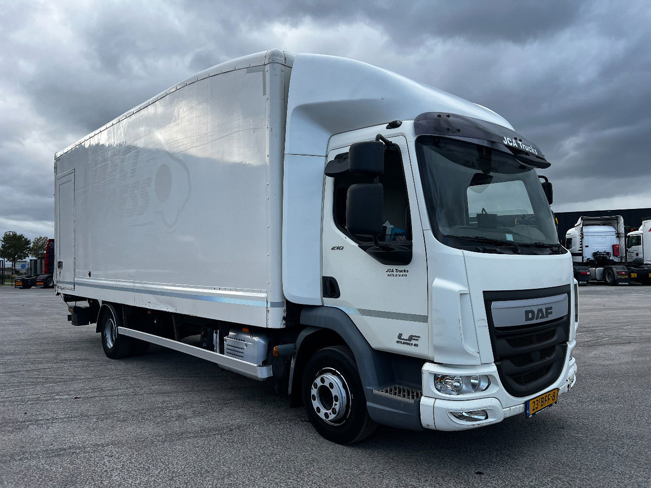 DAF LF 210 Euro 6, 12Ton - Box truck: picture 2 DAF LF 210 Euro 6, 12Ton - Box truck: picture 2