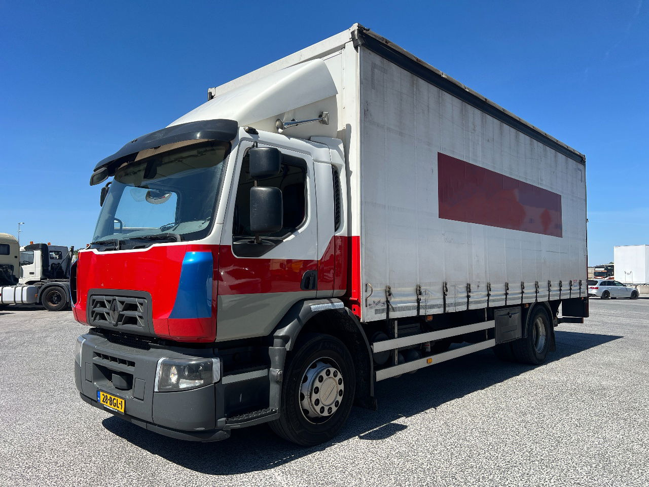 Renault D Wide 330, 19Ton, New tacho - Curtain side truck: picture 1 Renault D Wide 330, 19Ton, New tacho - Curtain side truck: picture 1