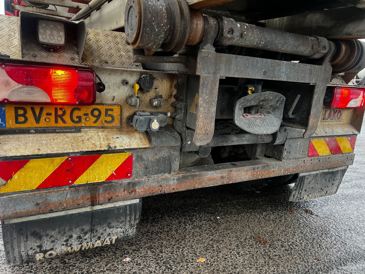 Scania G420 8x4 Liebherr 10m3 mixer met eigen motor - Concrete mixer truck: picture 5 Scania G420 8x4 Liebherr 10m3 mixer met eigen motor - Concrete mixer truck: picture 5