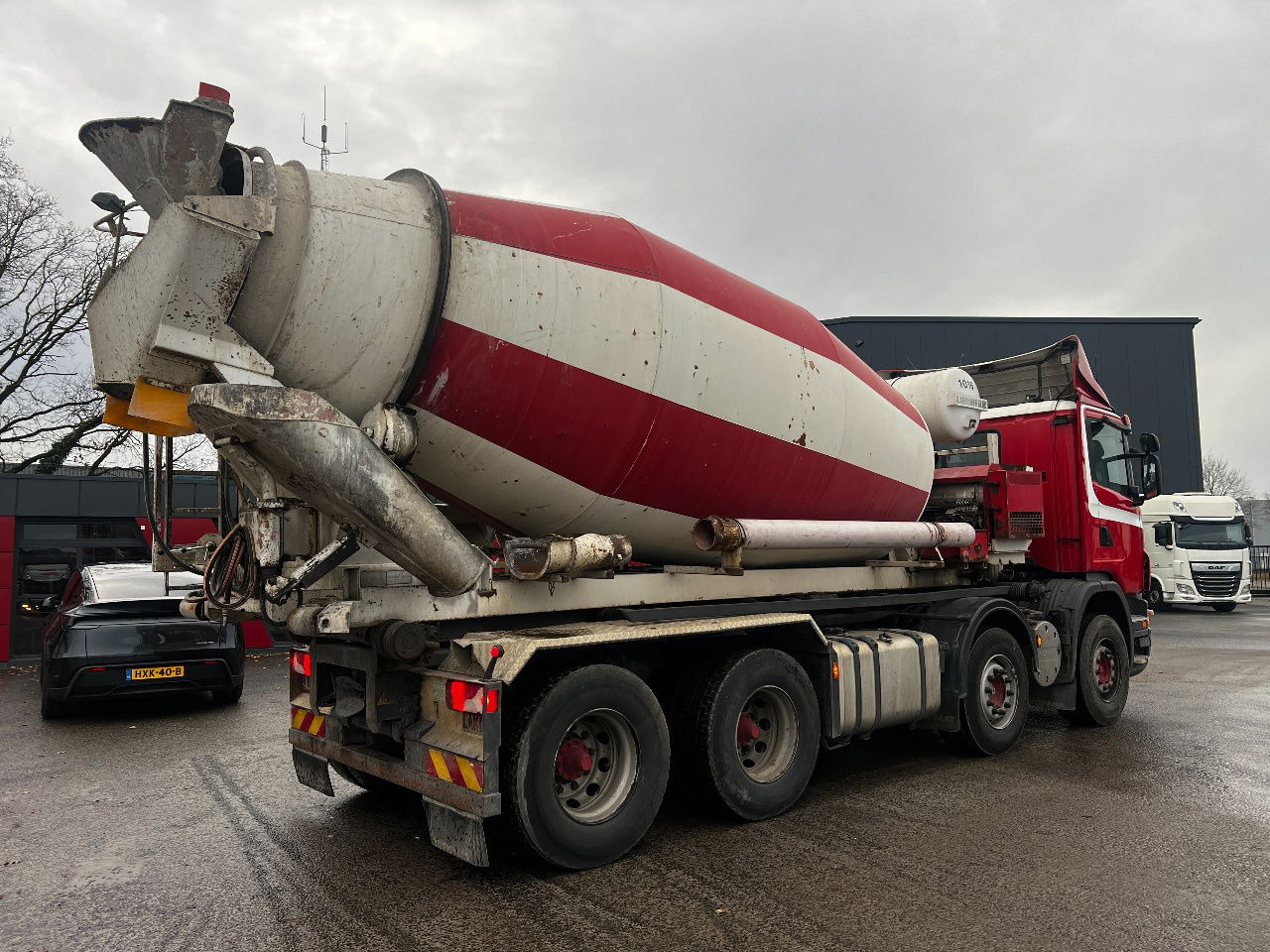 Scania G420 8x4 Liebherr 10m3 mixer met eigen motor - Concrete mixer truck: picture 3 Scania G420 8x4 Liebherr 10m3 mixer met eigen motor - Concrete mixer truck: picture 3