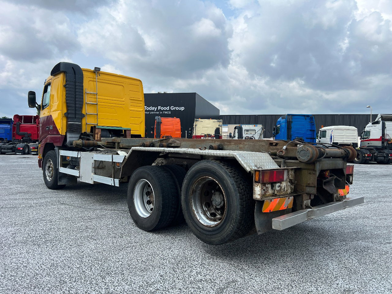 Volvo FH 12.380 6x2, NCH, Euro2, Full Steel - Container transporter/ Swap body truck: picture 4 Volvo FH 12.380 6x2, NCH, Euro2, Full Steel - Container transporter/ Swap body truck: picture 4