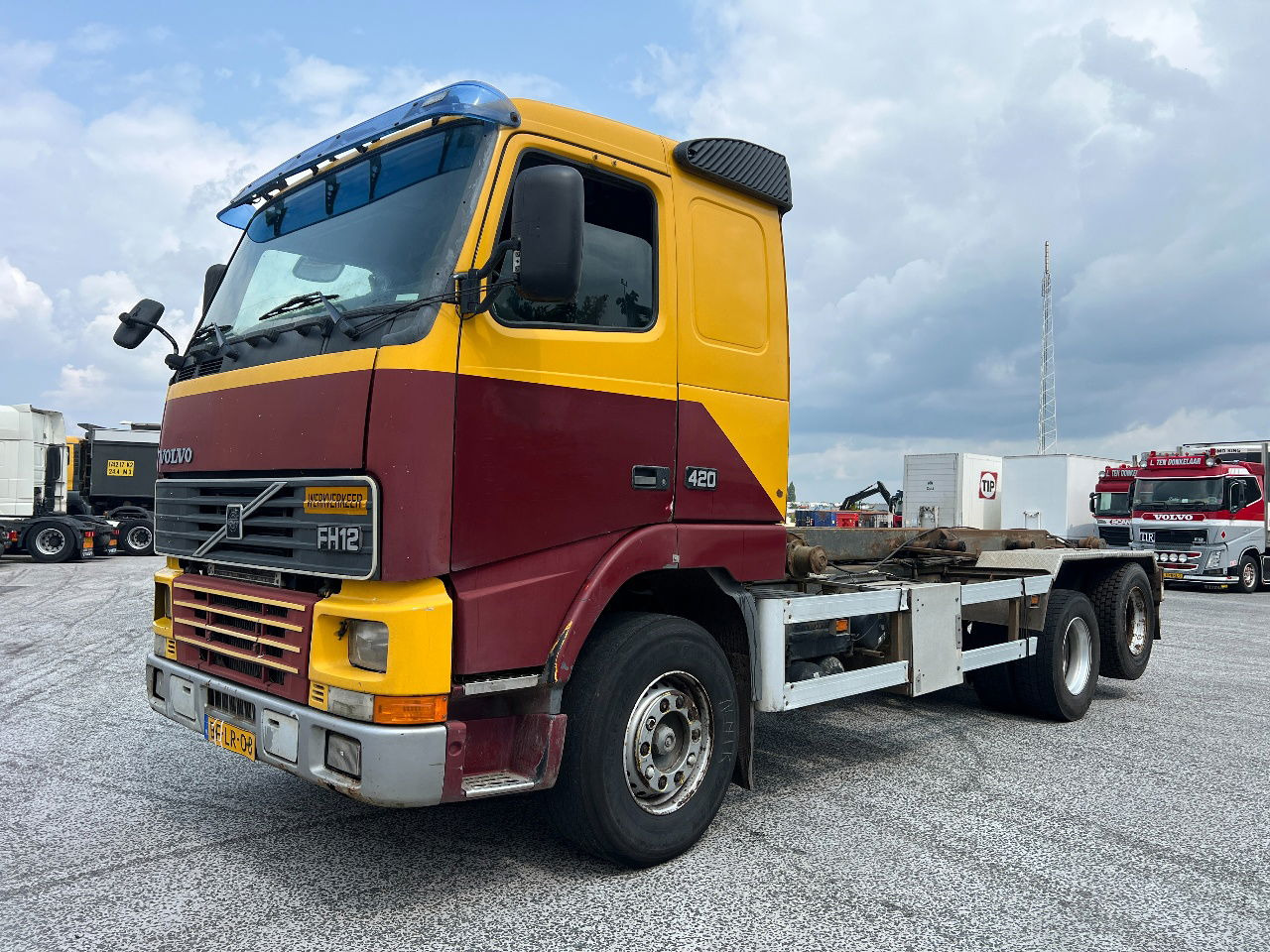 Volvo FH 12.380 6x2, NCH, Euro2, Full Steel - Container transporter/ Swap body truck: picture 1 Volvo FH 12.380 6x2, NCH, Euro2, Full Steel - Container transporter/ Swap body truck: picture 1