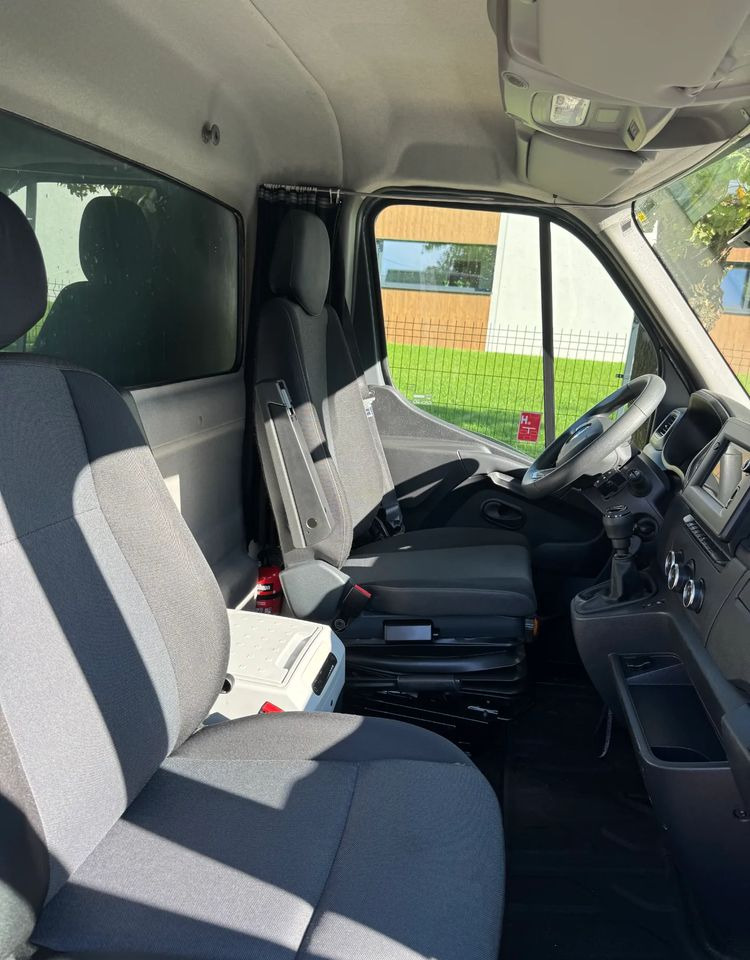 Curtain side van Renault Master: picture 11
