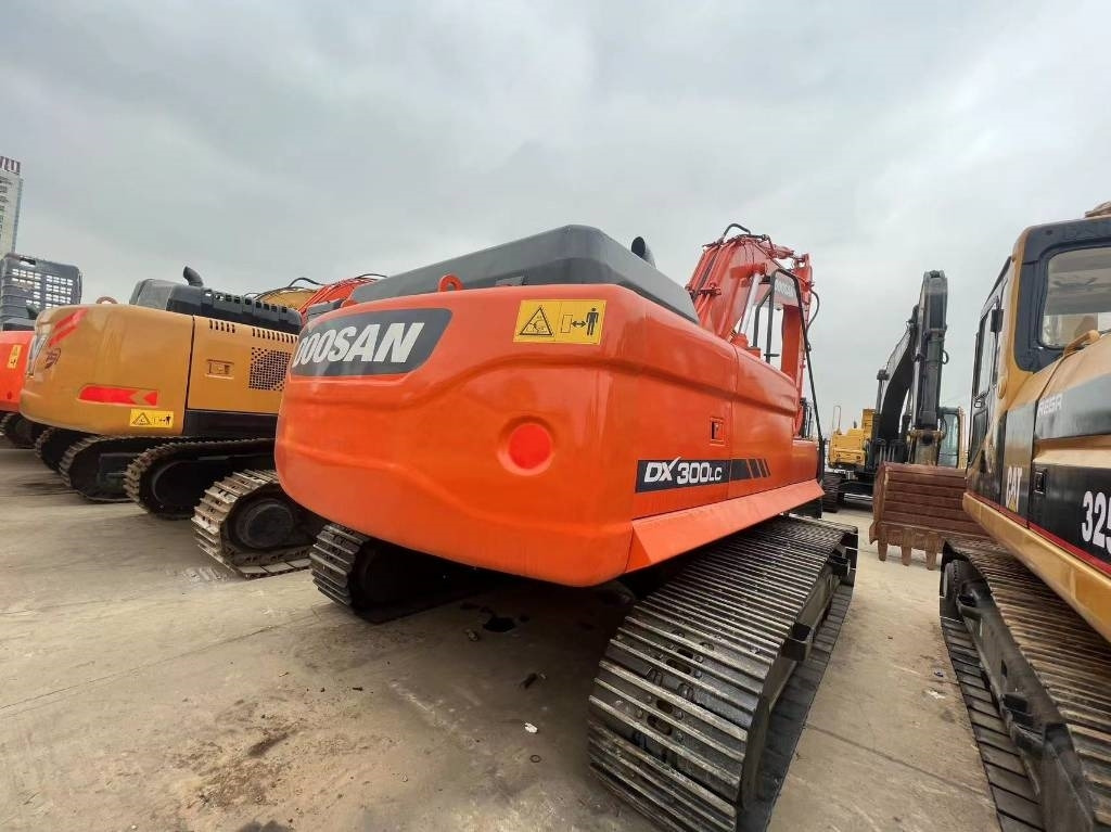 Doosan DOOOSAN DX300 - Crawler excavator: picture 5 Doosan DOOOSAN DX300 - Crawler excavator: picture 5