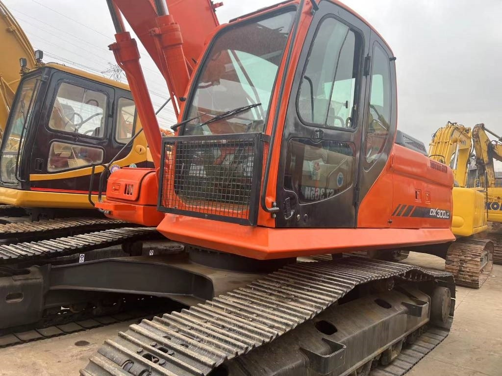 Doosan DOOOSAN DX300 - Crawler excavator: picture 2 Doosan DOOOSAN DX300 - Crawler excavator: picture 2