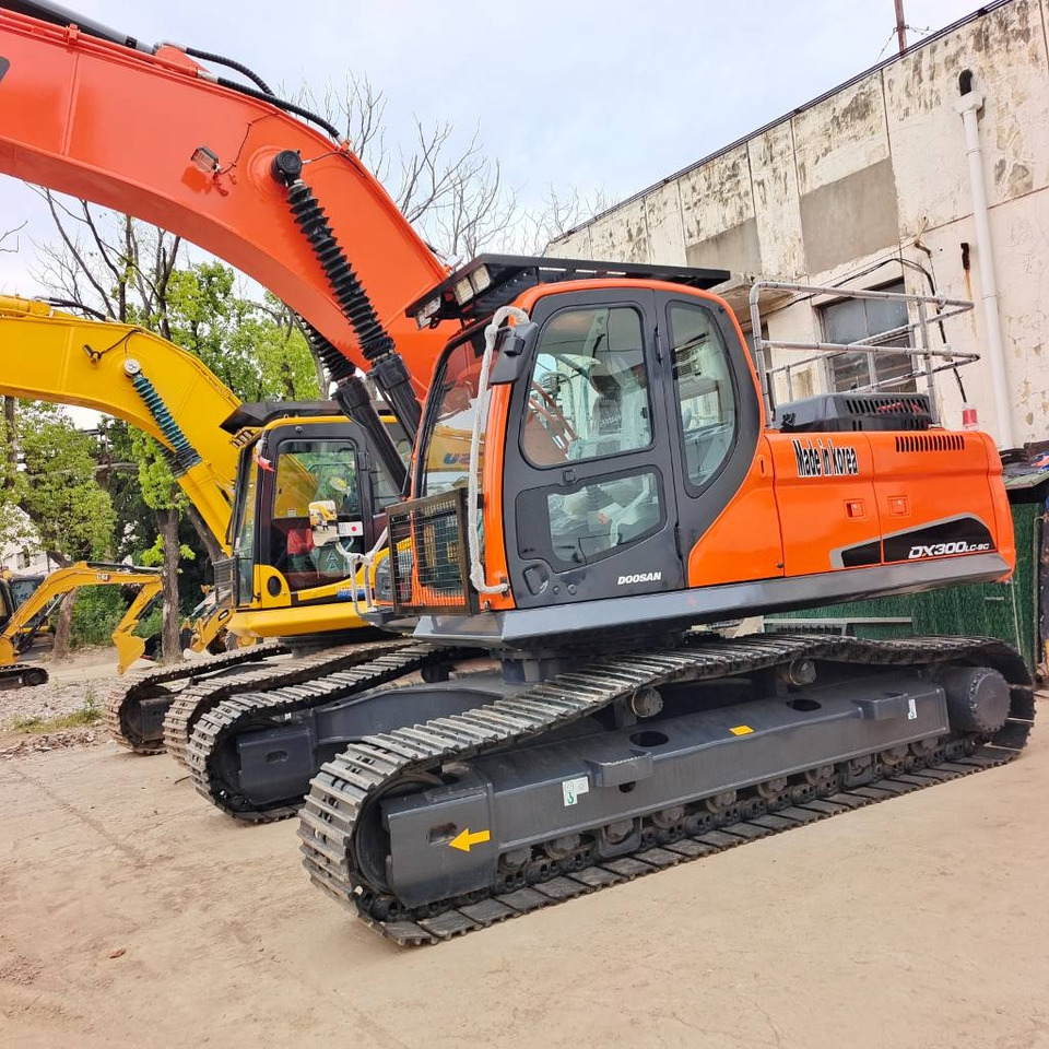 Doosan DX 300 - Crawler excavator: picture 1 Doosan DX 300 - Crawler excavator: picture 1