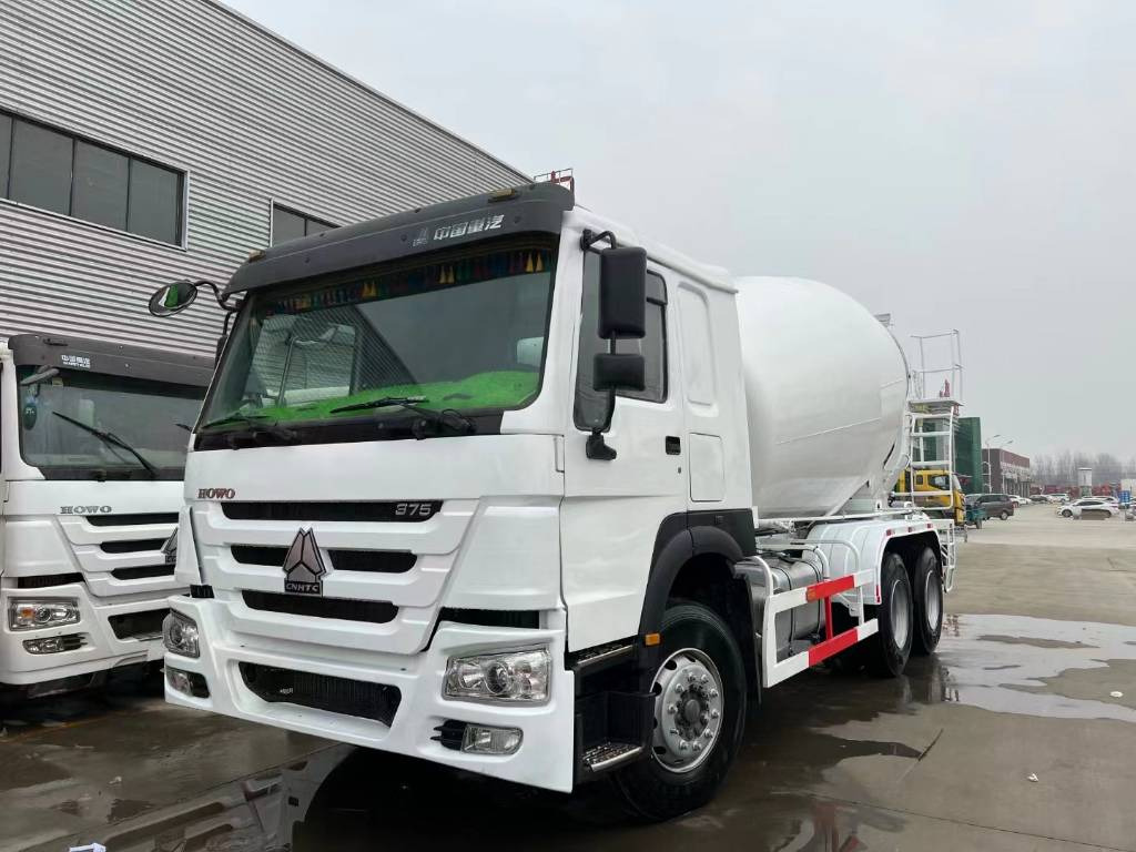 Howo 375 - Tanker truck: picture 4 Howo 375 - Tanker truck: picture 4